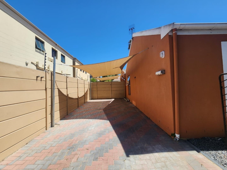 To Let 3 Bedroom Property for Rent in Bothasig Western Cape